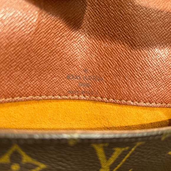 Almost new condition , very comfortable bag. 100% real. Used it few times. - Picture 2 of 9